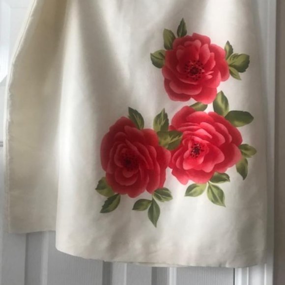 Cream Skirt w/Flowers 100% silk skirt. - Picture 5 of 5